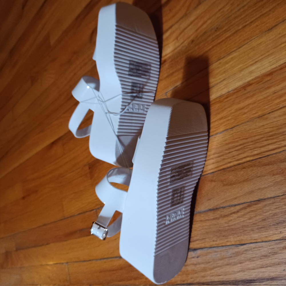 -💖Forever 21 White Chunky Platform Sandals - Picture 4 of 10
